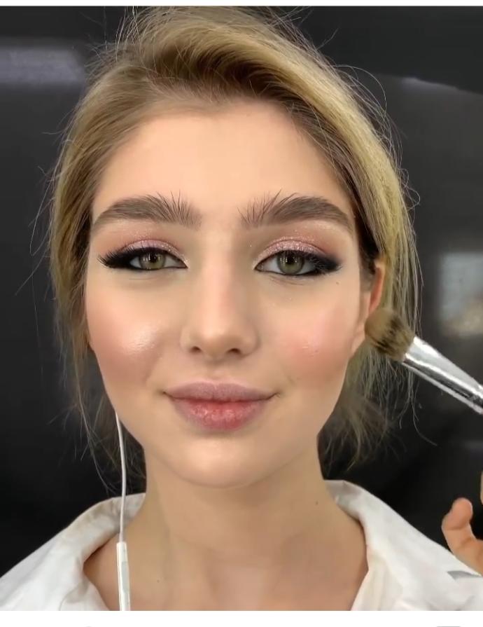 Aşırı güzel tanımı bu kadın gibi olabilir mi 😍 ?