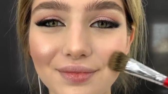 Aşırı güzel tanımı bu kadın gibi olabilir mi 😍 ?