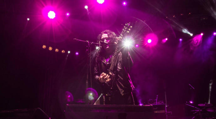 Güzel rock/metal müzik veya grup önerebilecek var mı?