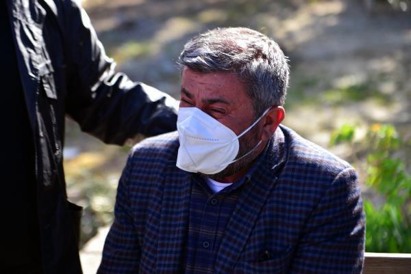 15 Temmuz şehidi ikiz polislerin mezarları kimliği belirsiz kişi ya da kişiler tarafından zarar verildi! Ne düşünüyorsunuz?