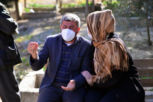 15 Temmuz şehidi ikiz polislerin mezarları kimliği belirsiz kişi ya da kişiler tarafından zarar verildi! Ne düşünüyorsunuz?