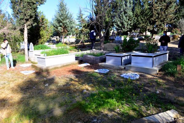 15 Temmuz şehidi ikiz polislerin mezarları kimliği belirsiz kişi ya da kişiler tarafından zarar verildi! Ne düşünüyorsunuz?