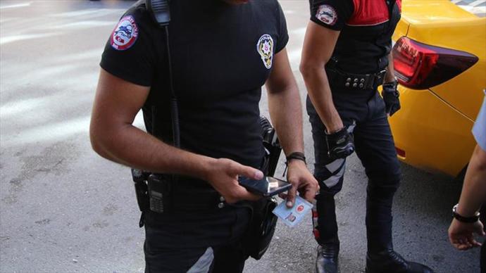 Polisler sadece çirkinlere mi GBT yapıyor?