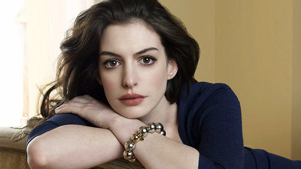 Anne Hathaway kirpikleri gibi
