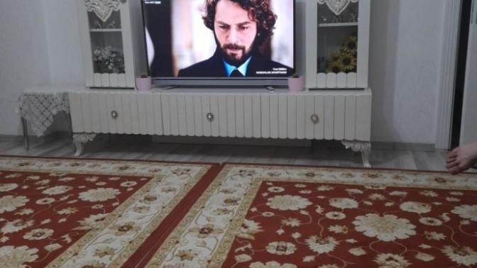 Masumlar apartmanı dizisini izleyen var mı?