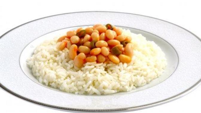 Küçükken pilav üstü kuru fasulyeyi dünyada her insan yiyordur sanıyordum.. sizinde buna benzer şaşırdığınız şeyler oldu mu?