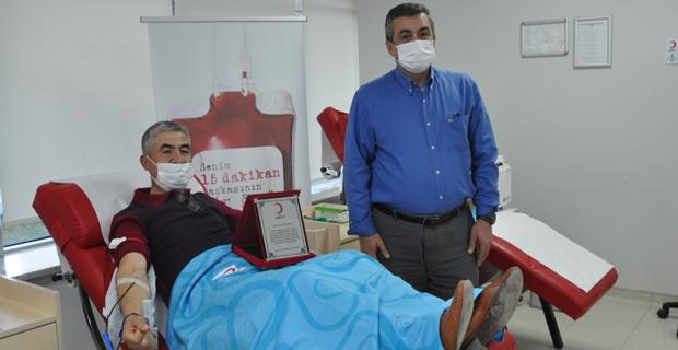 Eskişehirli Mehmet Yildirim 100. Kez kan bağışı yaptı. Sen hayatında kaç kez kan bağışladın?