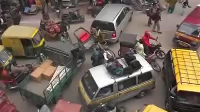 Hindistanda trafikte korna çalmamak saygısızlık olarak algılanmakta peki sizler ülke trafiğinde en çok neyden şikayetçisiniz?