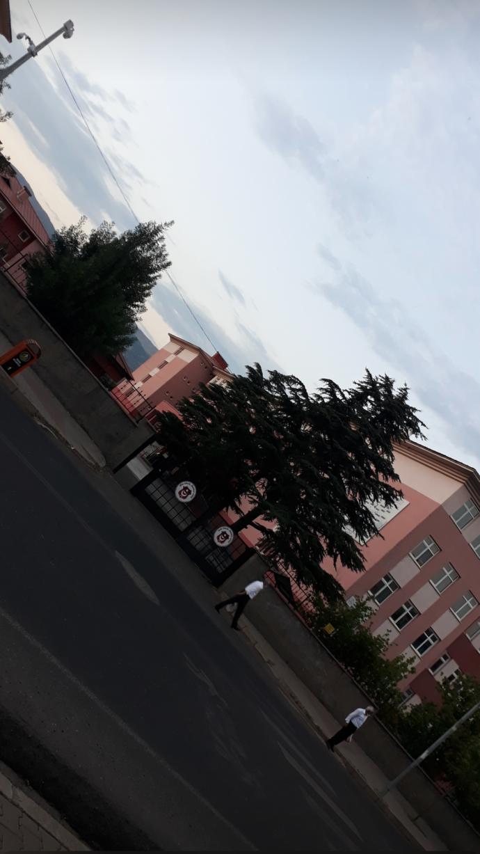 Okuduğunuz lisenin önünden geçerken duygulanıyor musunuz?