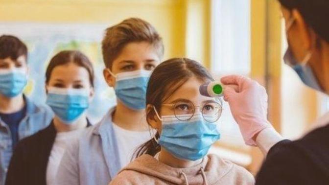 Yüz yüze sınav ısrarı yüzünden gençlerde ve ailelerinde korona vakaları artarsa suçu kim üstlenmeli?