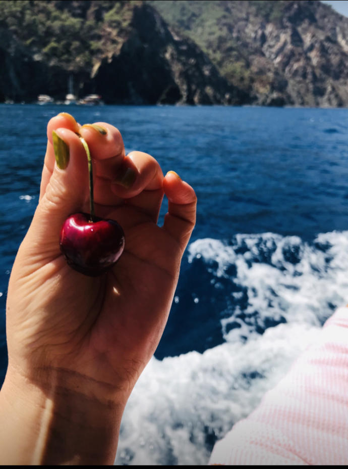 Kadınlar Günü'nde, ojeli parmaklarla #KeyfimBilir demek istediklerin neler KScan?