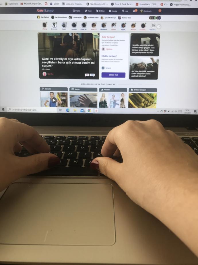 Kadınlar Günü'nde, ojeli parmaklarla #KeyfimBilir demek istediklerin neler KScan?