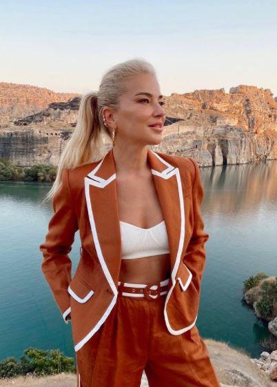 44 yaşındaki Burcu Esmersoy güzellik sırrını açıkladı. Sizce bunlar yeterli mi?