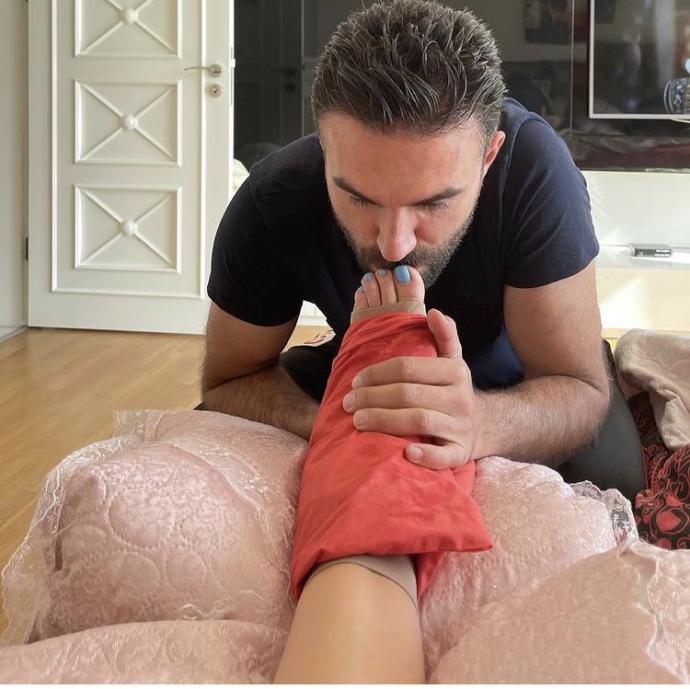Ebru Polat, sevgilisine ayağını öptürdüğü paylaşımı ile mide mi bulandırdı?