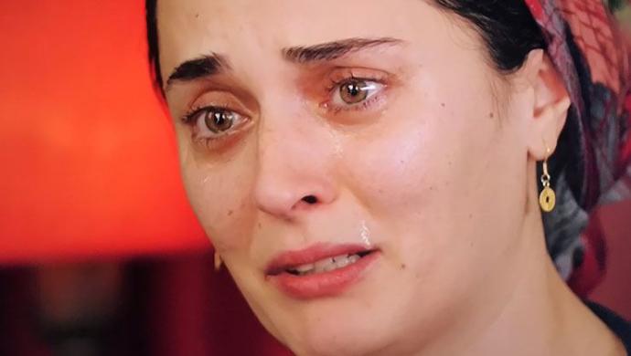 Kırmızı Oda dizisindeki gerdek gecesi sahnesine tepki yağdı. Bekaret önemli mi?