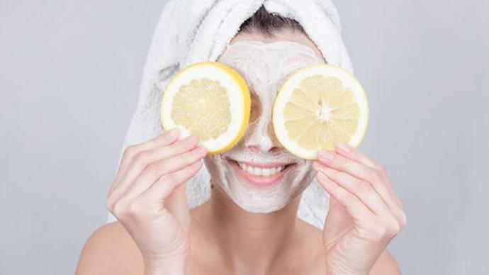 İçeriğinde limon olan maskeleri yaparken cildinizi koruyor musunuz?