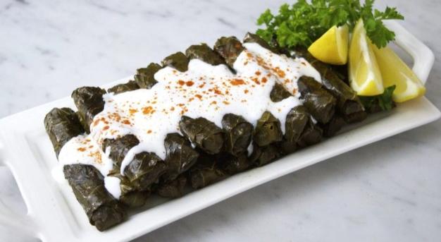 Yaprak sarması yoğurtlamı yenir yoğurtsuz mu yenir?