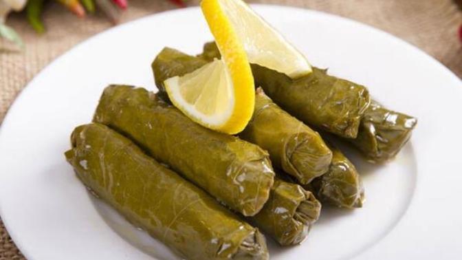 Yaprak sarması yoğurtlamı yenir yoğurtsuz mu yenir?