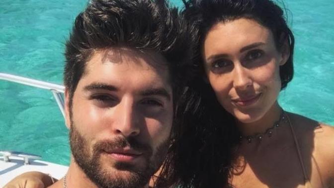 Ya, Nick Bateman gibi bir yakışıklının bile karısı benden çirkinken, ben neden ortalama yakışıklılıkta bir sevgili bulamıyorum?