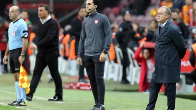 Galatasaray bugün taraftarlarını üzdü! Sizce Galatasaray'ın Ankaragücüne yenilişi, lige heyecan katacak mı?