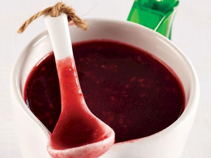 Sürekli aynı sosu kullanmaktan sıkıldım. Farklı salata sosları tarifleri önerir misiniz?