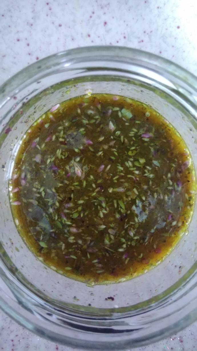 Sürekli aynı sosu kullanmaktan sıkıldım. Farklı salata sosları tarifleri önerir misiniz?