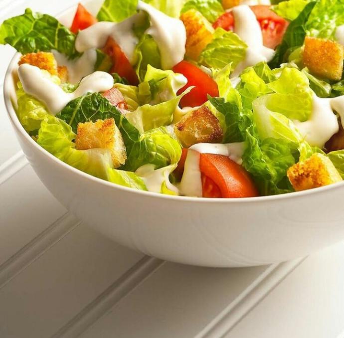 Sürekli aynı sosu kullanmaktan sıkıldım. Farklı salata sosları tarifleri önerir misiniz?