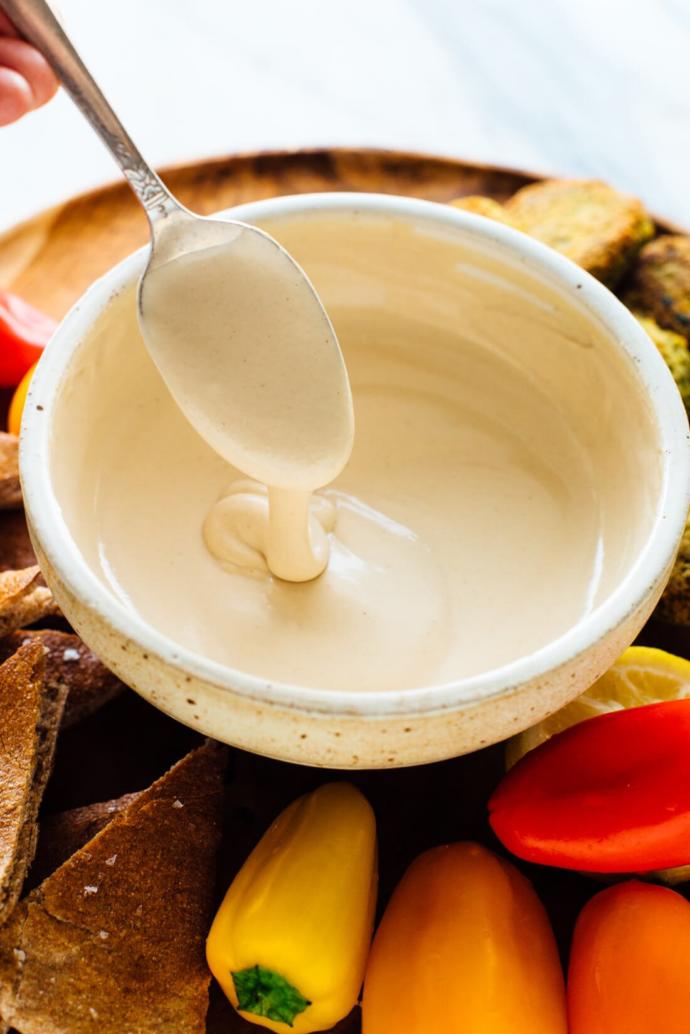 Sürekli aynı sosu kullanmaktan sıkıldım. Farklı salata sosları tarifleri önerir misiniz?