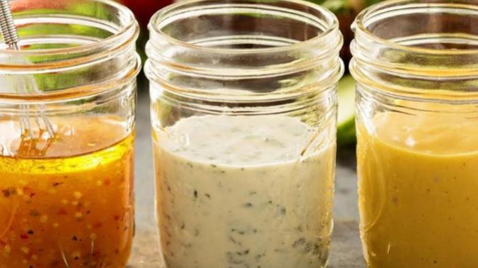 Sürekli aynı sosu kullanmaktan sıkıldım. Farklı salata sosları tarifleri önerir misiniz?