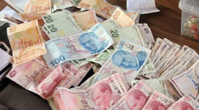 Manisada bir dilencinin üst aramasında çıkan 14 bin 135 liraya devlet el koydu. İnsanlar boşuna mı emek harcıyor ve okuyor?