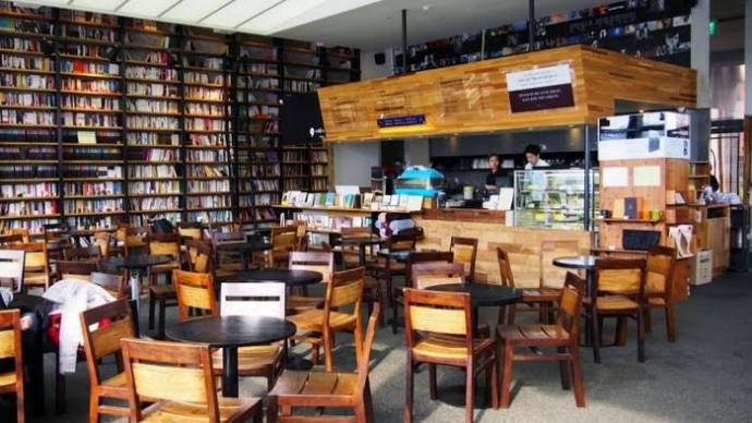 Yasaklar Kalkarken Sormak İstedim: Kitap Cafeleri Tercih Eder misiniz?