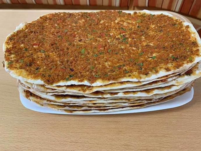 Etliekmek mi lahmacun mu?