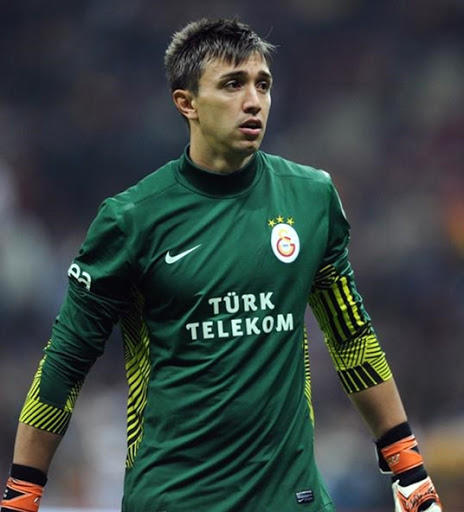 Fernando Muslera çok yakışıklı değil mi yaa?