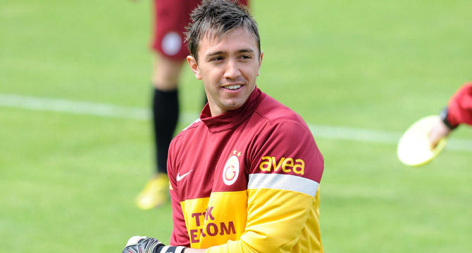 Fernando Muslera çok yakışıklı değil mi yaa?