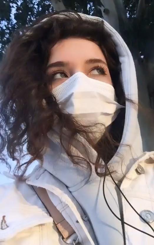 Maske takınca daralıyor musunuz? Siyah maske mi daha iyi beyaz mı?