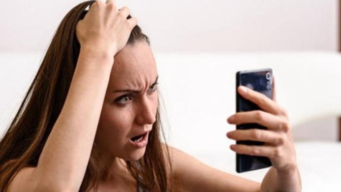 Sevgilinin telefonu kapalıysa aklına ilk ne gelir?