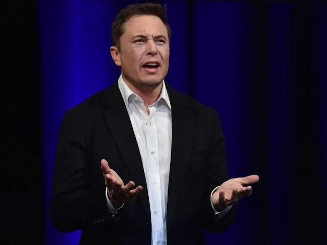 Elon Musk bir bana mı yakışıklı geliyor ya😅?