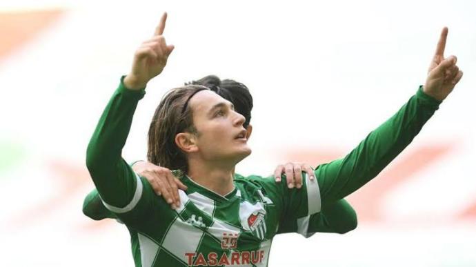 Bursaspor ile sözleşmesini fesheden Ali Akman Frankfurta imzayı attı, sizce Bundesliga da başarılı olabilir mi?