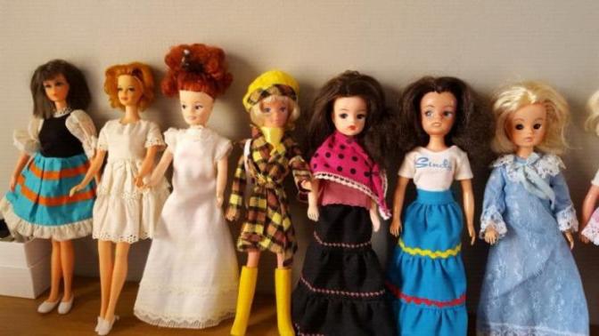 Sindy bebek, barbie bebek arasındaki fark nedir? :D?