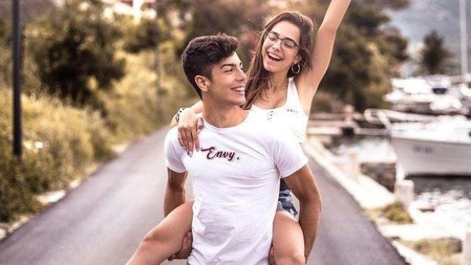 Şu anda kimin yanında olmayı isterdin?
