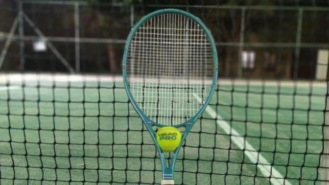 Tenis oynuyor musunuz?