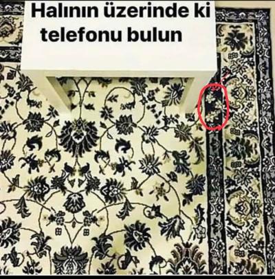 Halının üzerinde telefon varmış görebiliyor musunuz?