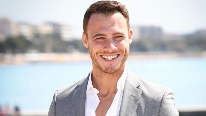 KScanlar Kerem Bürsin 19. Yılın Yıldızları Ödül Töreninde en iyi erkek dizi oyuncusu seçildi. Sizce hak ediyor mu?
