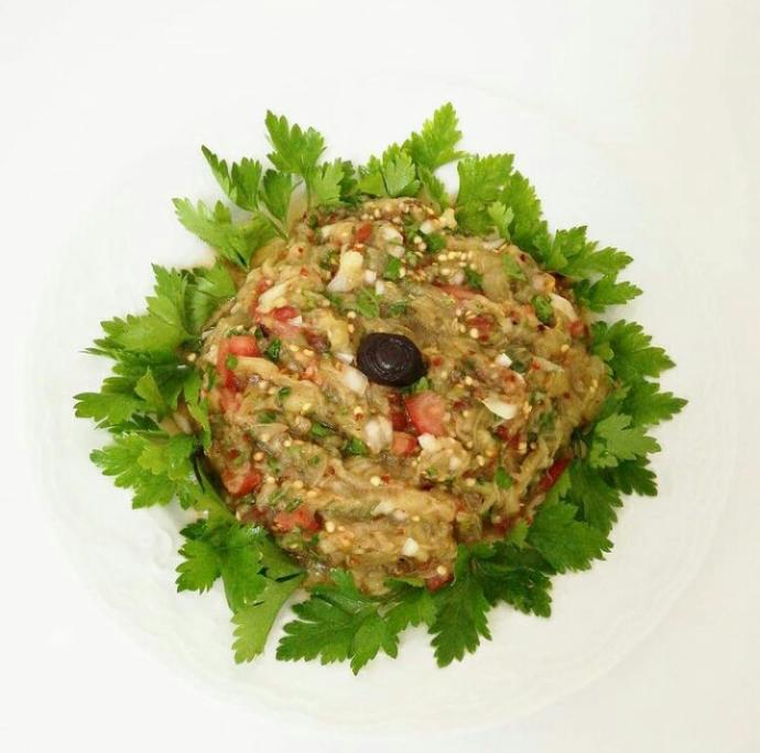 Mangal sezonu geliyor. Mangalın yanında hangi meze/salata iyi gider?