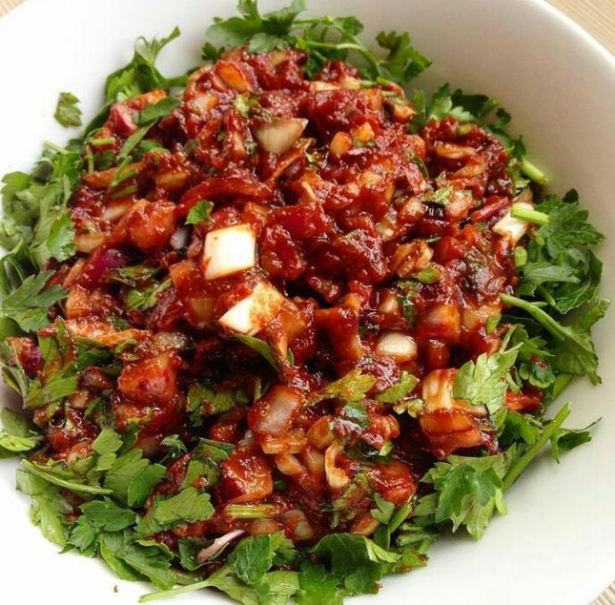 Mangal sezonu geliyor. Mangalın yanında hangi meze/salata iyi gider?