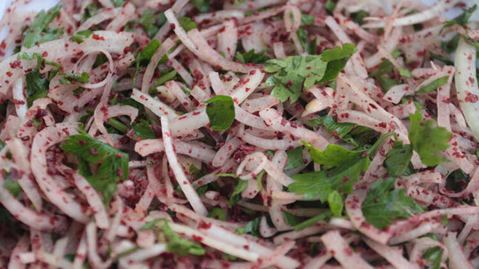 Mangal sezonu geliyor. Mangalın yanında hangi meze/salata iyi gider?