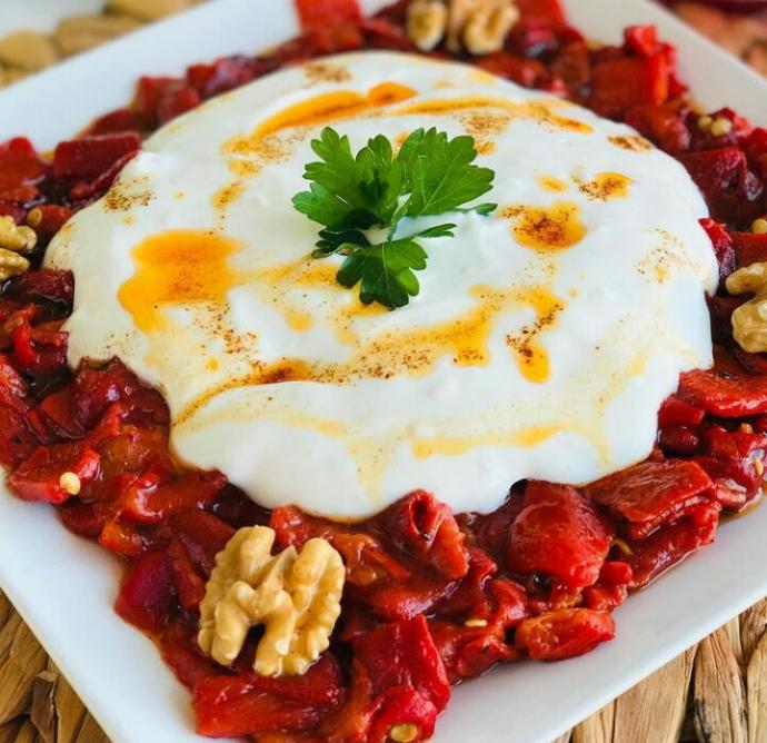 Mangal sezonu geliyor. Mangalın yanında hangi meze/salata iyi gider?