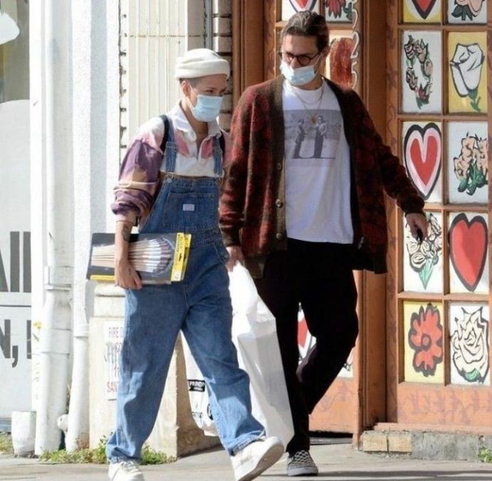 Halsey karnını paylaşarak altına Türkçe büyük melek yazdı! Türkçemiz evrenselliğe mi gidiyor?