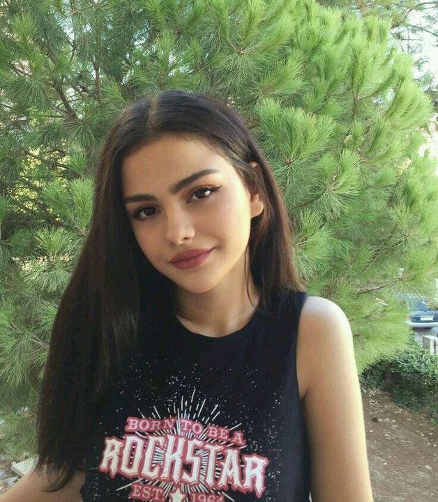 İlk defa sevgilim oldu o kadar mutluyum ki nasıl bir kız diye sormak istedim?