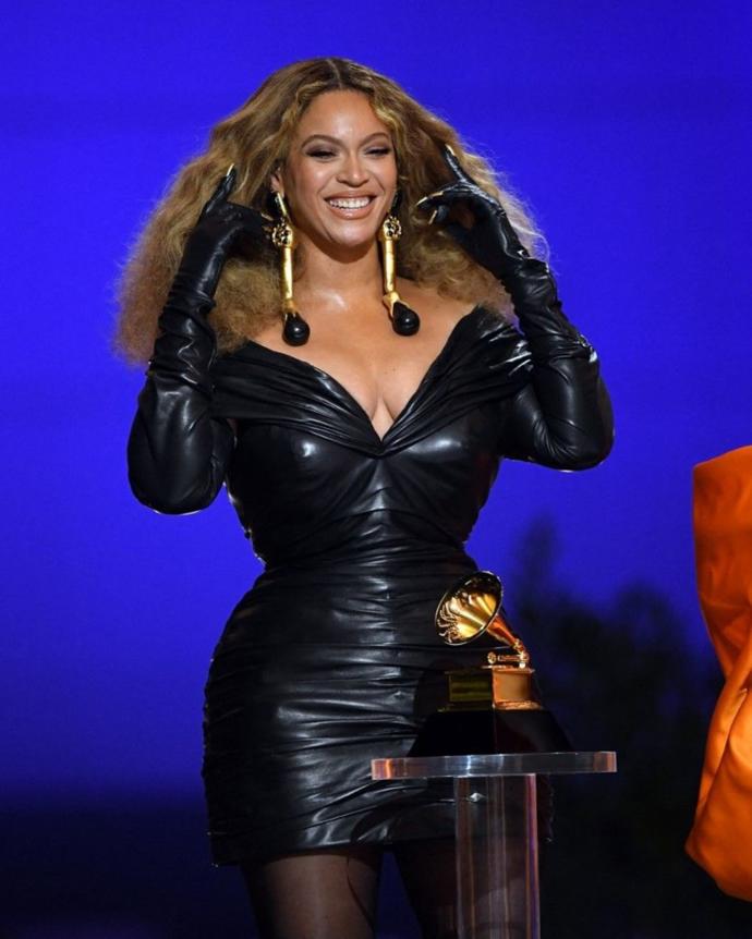 Grammy Ödüllerinde kırmızı halı şıklığı! Favoriniz hangisi?
